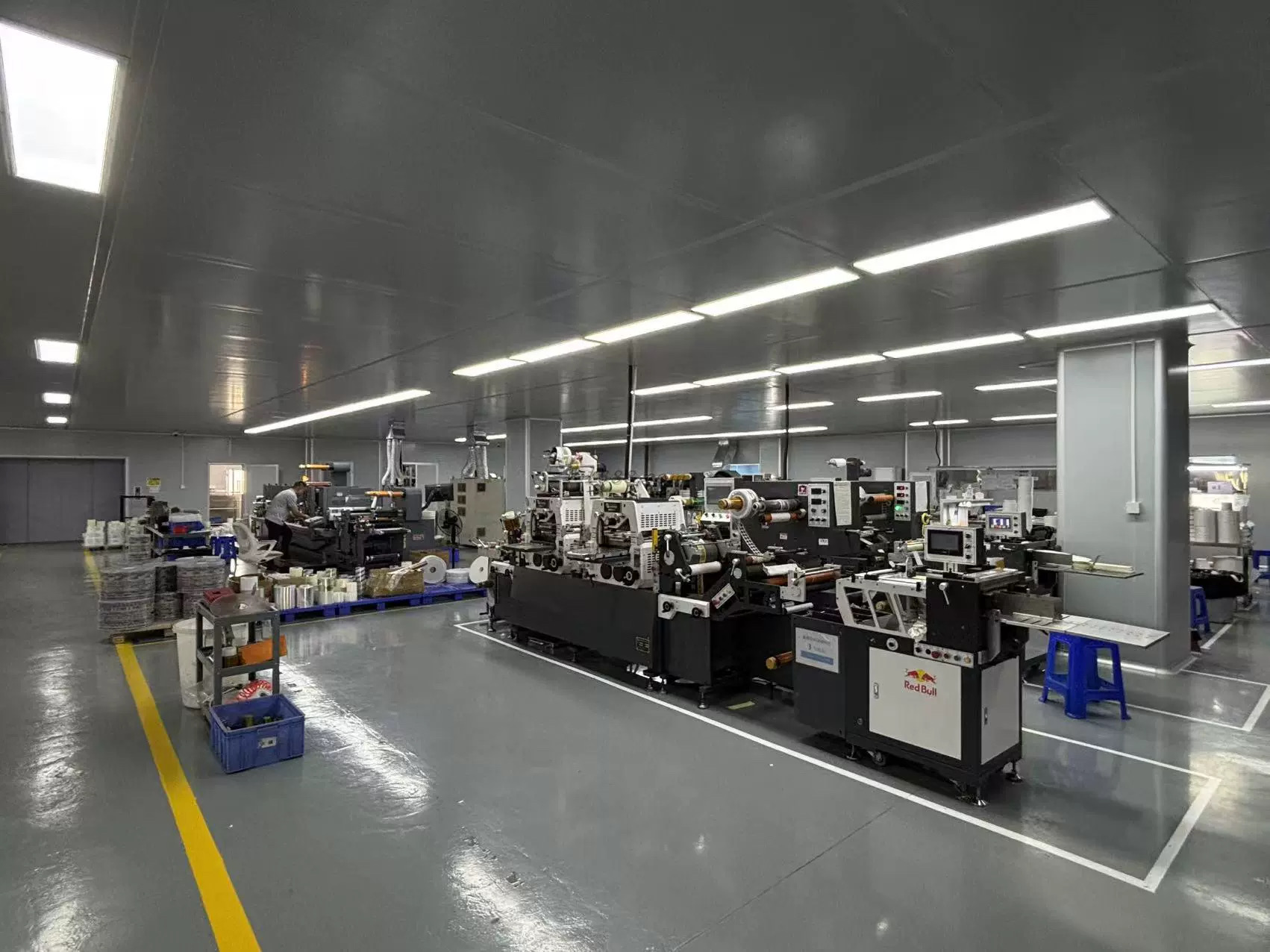 Label converting and die cutting workshop